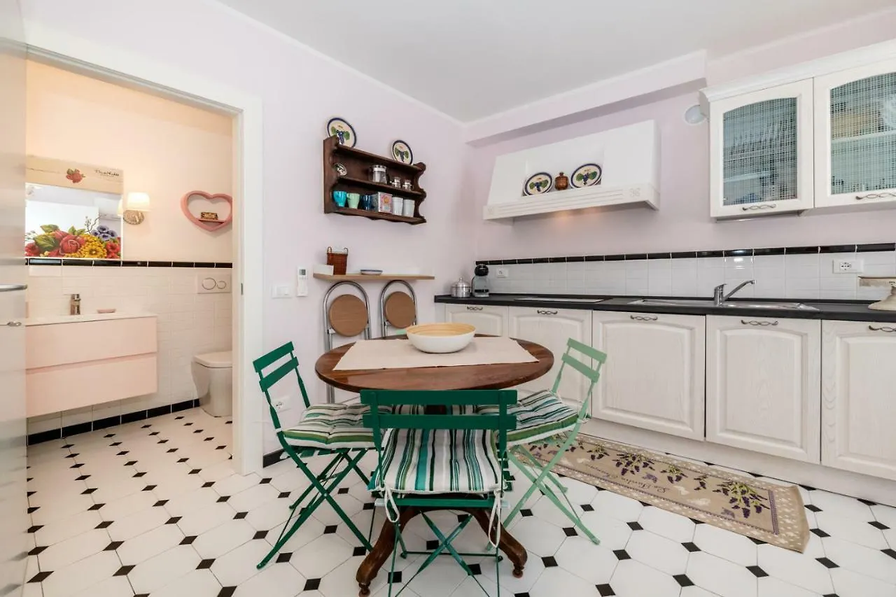 Casa Eve Finalborgo - Romantic House Apartment Finale Ligure 0*,  Italy